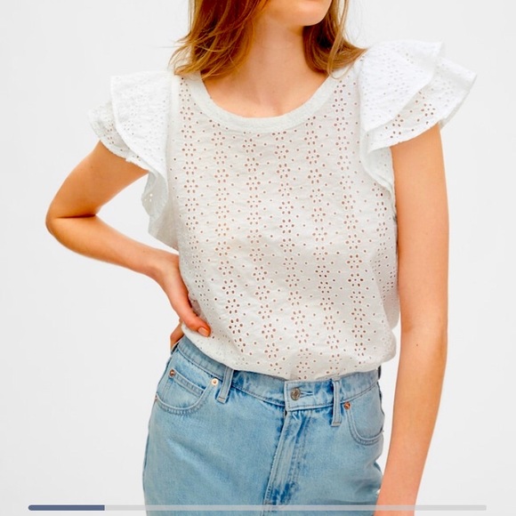 GAP Tops - Gap Eyelet Ruffle Sleeve Top